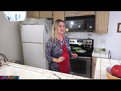 ❤️ Ibu tiri memerah susu dia di dapur sebelum kencannya Pono berkualitas pada kami id.porngameshub.ru