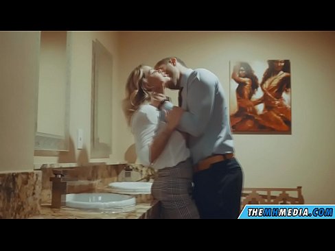 ❤️ Ketika seorang pirang berdada menggoda Anda di toilet umum Pono berkualitas pada kami id.porngameshub.ru